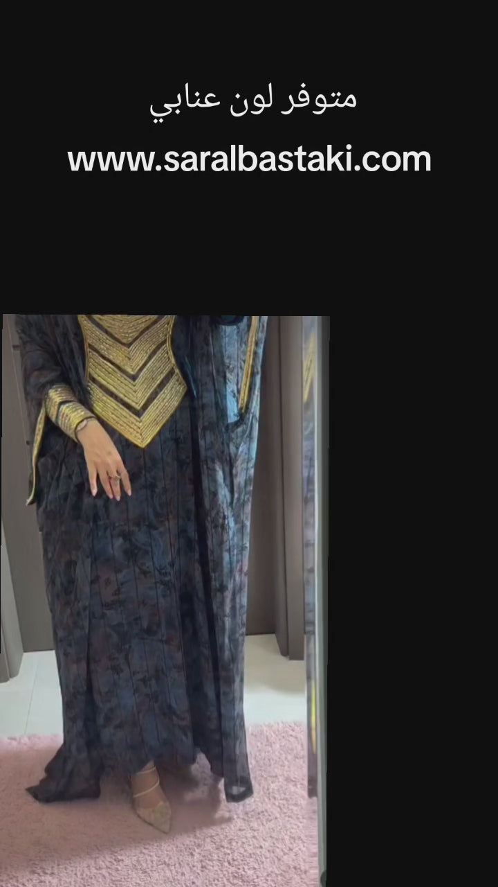 الطقم الأسود × الأحمر بتطريز ذهبي .1