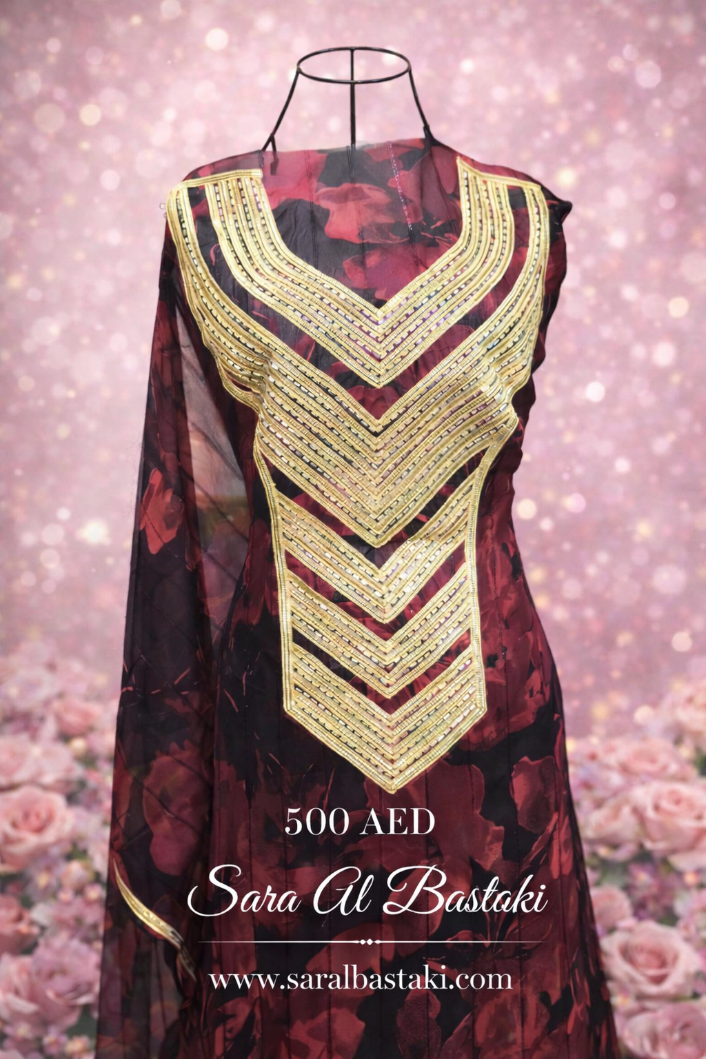 الطقم الأسود × الأحمر بتطريز ذهبي .1